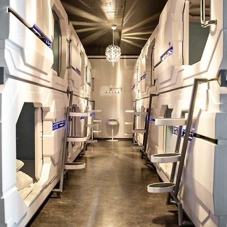 Puffin Nest Capsule Hostel Вестманнаэйяр Экстерьер фото