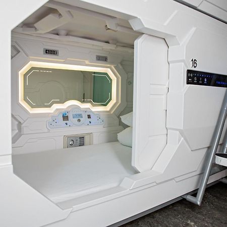 Puffin Nest Capsule Hostel Вестманнаэйяр Экстерьер фото